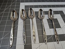 Set Of 5 Oneida Deluxe LASTING ROSE Glossy Stainless Flatware Spoons 