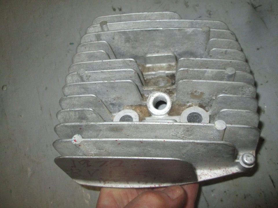 Suzuki 1973 - 1977 RV125 / - 1975 TC125 culata 11111-27300 / 1111-27302 Foto 2 de 4