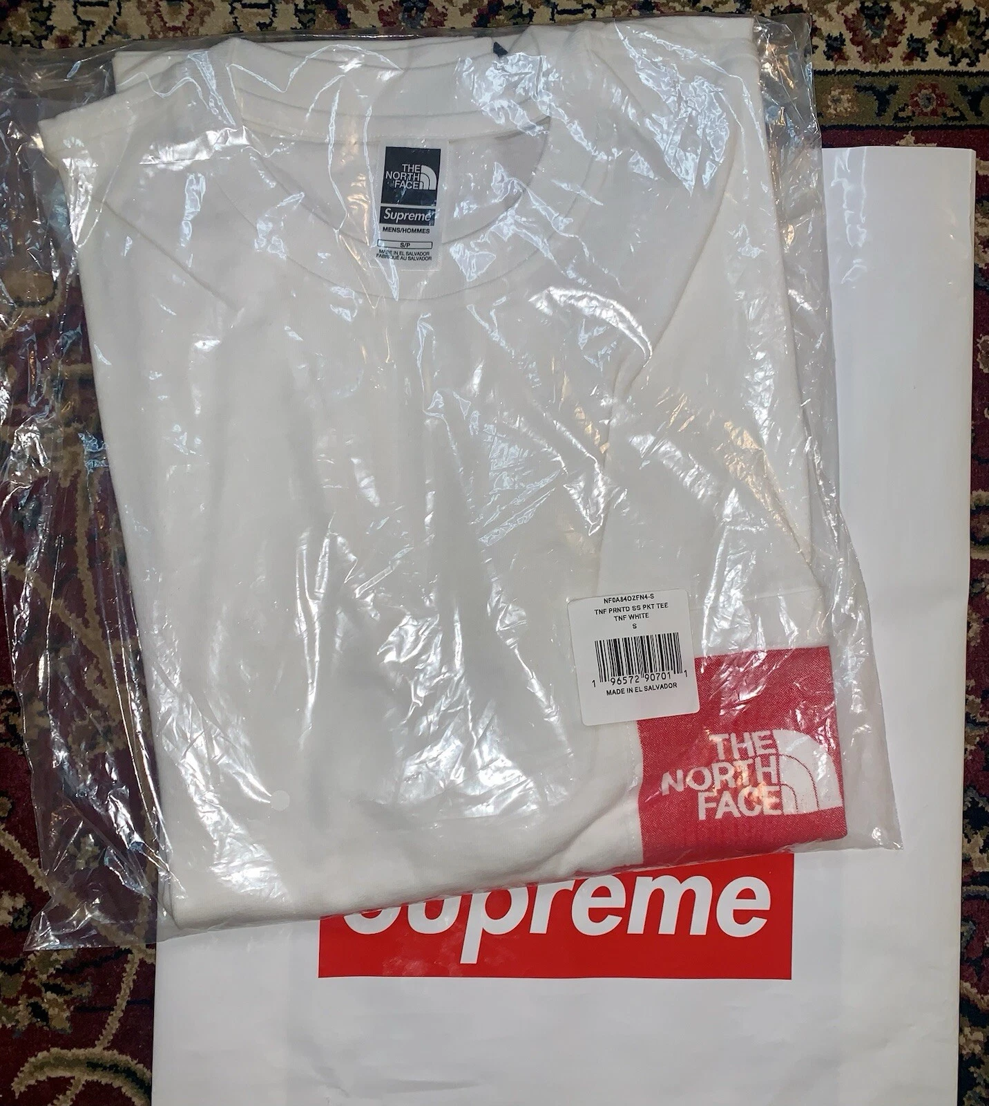 Tee shirt blanc Supreme The North Face imprimé boîte de poche logo S neuf SS23