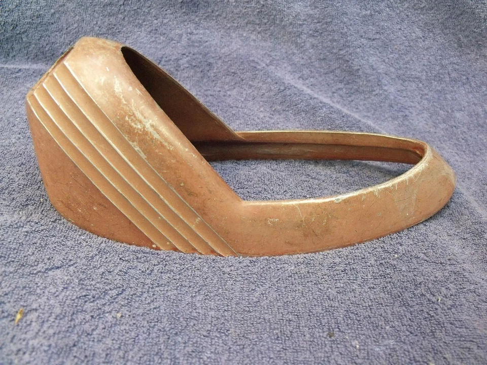 1940 Studebaker Commander President 左司机侧尾灯挡板  — 第 3/4 张图片