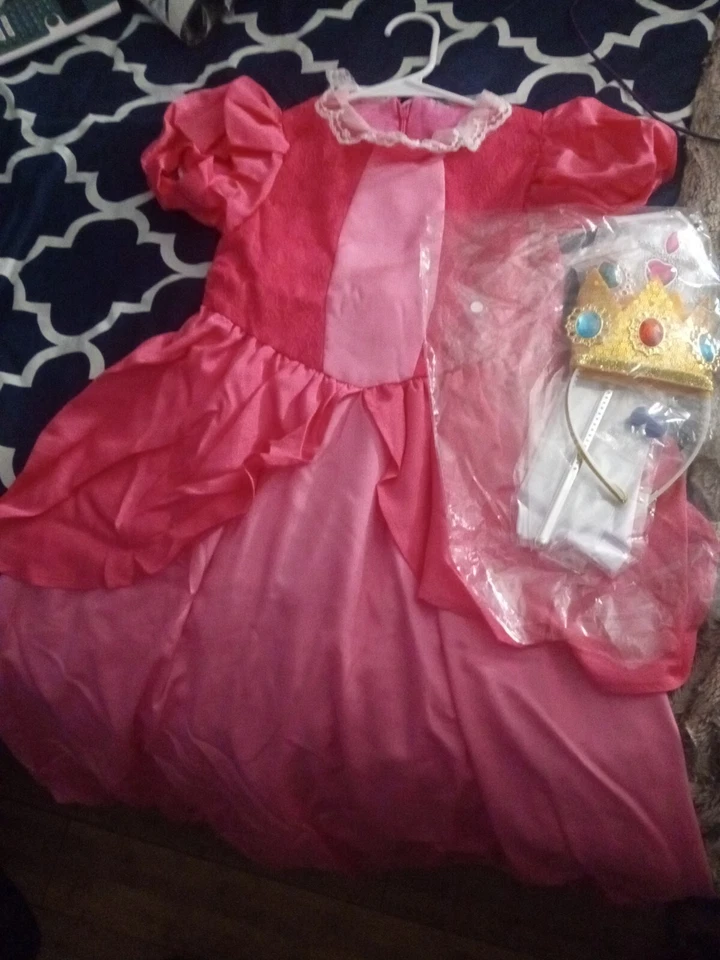 A Princess Halloween Costume For Kids size 6-7 new  - Image 4 of 4