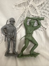 Vintage 1963 5  Louis Marx Russian Military soldier Figure And Grey Soldier Set