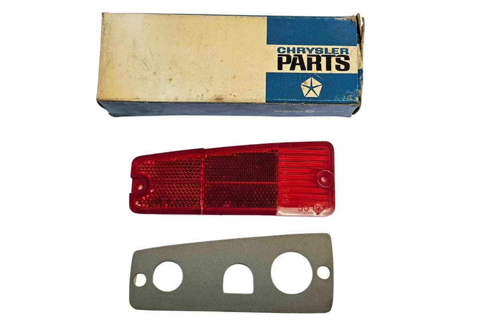 1970-71 Dodge Polara Monaco Rear Left Side Marker Lens W/ Gasket 3514377 NOS - Image 2 of 4