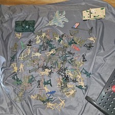 Plastic Army Men Toy Soldiers Lot Tanks Jeep Military Figures Green Tan Black