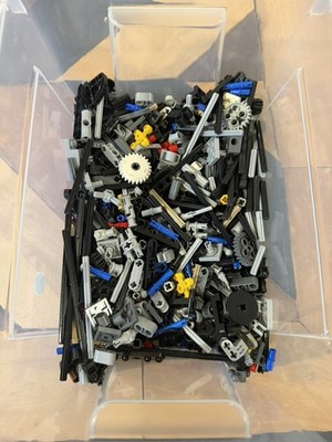 Lego Lot of 750+ Technic Pins Connectors Gears Rods etc Assorted Lot