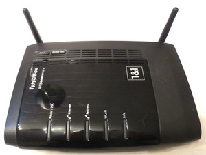 Fritz Box 7272 mit Netzteil und DSL Kabel