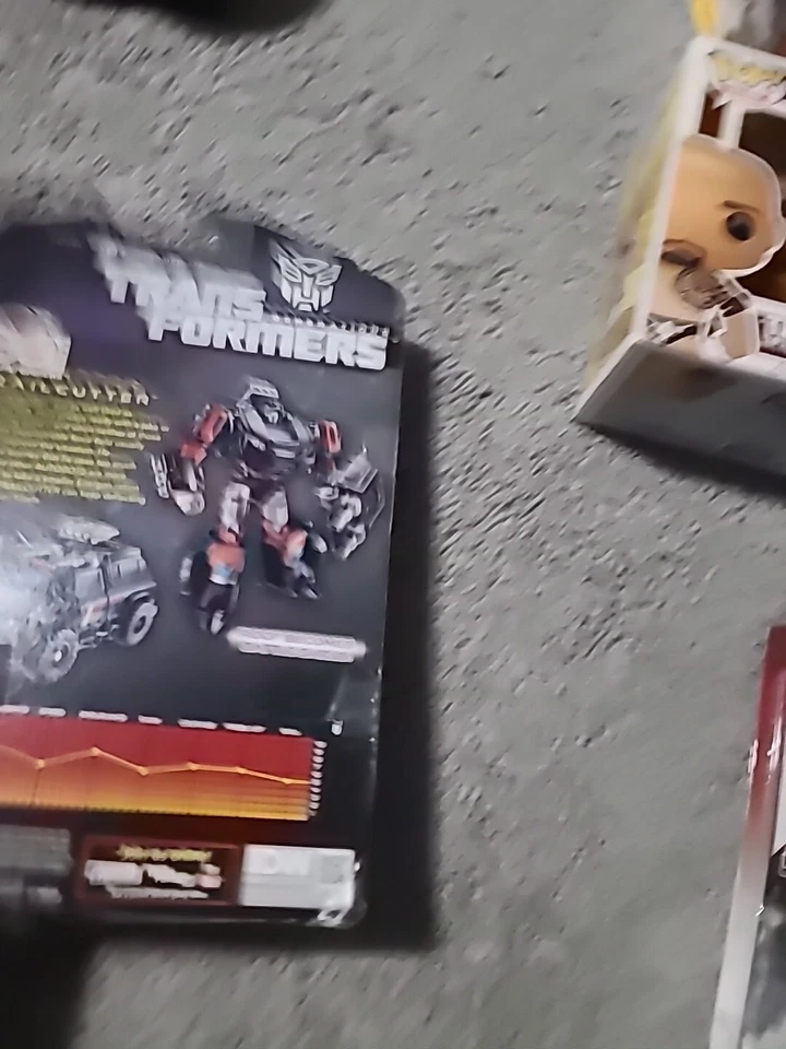 Transformers Generations TRAILCUTTER - IDW 30th Deluxe Class Series 2 #001 NEW - Image 3 of 4