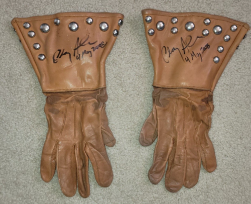 Clay Aikens, Signed, Leather Gauntlets from Spamalot, 5-4-2008, Pair/Set, No COA - Foto 1 di 4