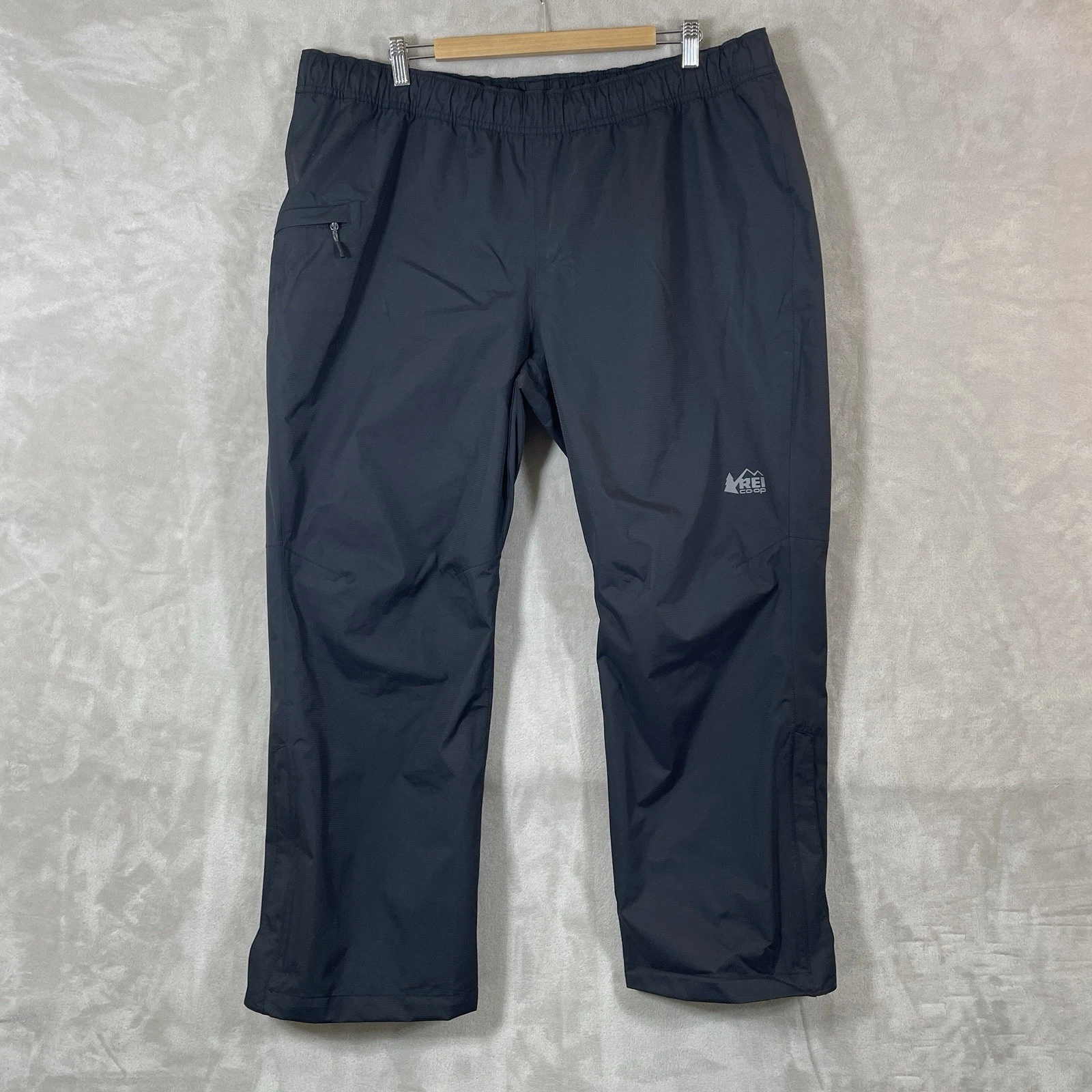 REI Rain Pants Mens XL Short Black Waterproof Nylon Hiking Zip Leg Outdoor 43509