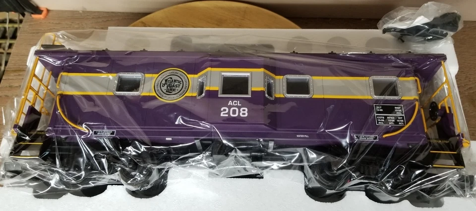 ATLANTIC COAST LINE Bay Window Caboose, USA trains #R12061 (208), Brand New, NOS - Image 3 of 4
