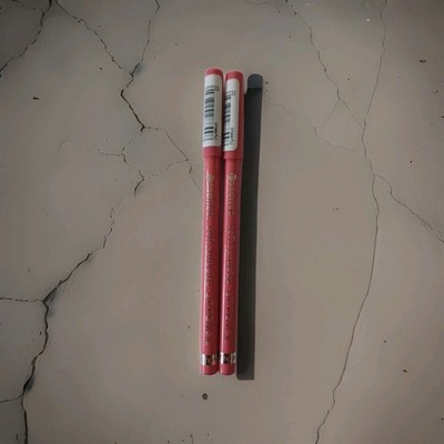 Essence Soft&precise Lip Pencil 22 Cheerful . 2St 