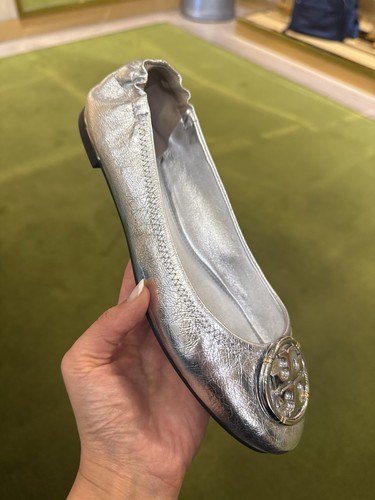 Tory Burch Multi Logo Ballett, Silber, Einzelhandel 295 $ - Bild 5 von 8