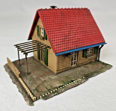 Built Faller HO Scale Colonist House Base is 4 1/4'' Long Good Condition