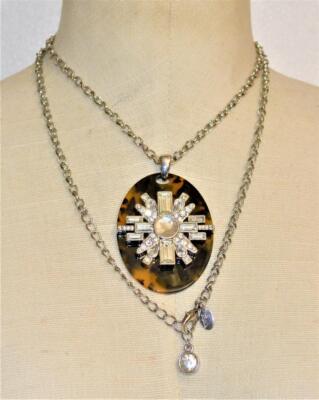 LIA Sophia Silvertone Oval Anhänger mit klaren Rhinestones 34'' Kette