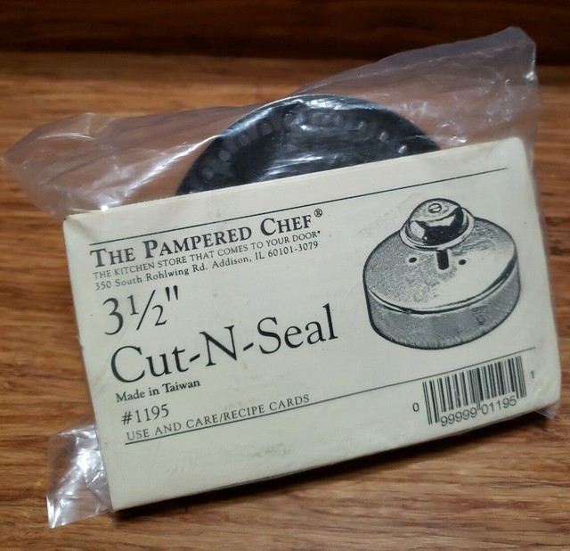 The Pampered Chef Cut N Seal Medium 3 1/2" 1195 Pie Dumpling Press