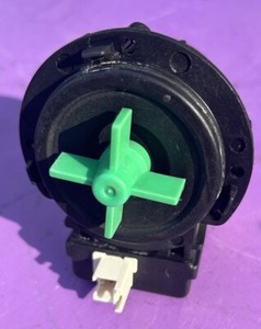 Whirlpool AWOE8559 Waschmaschine Ablaufpumpe Plaset M00341