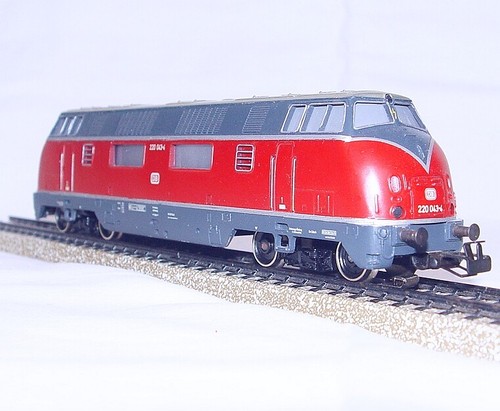 Marklin AC HO 1:87 German DB V-220 "V200" Series Heavy DIESEL LOCOMOTIVE MIB`90 - Picture 8 of 12