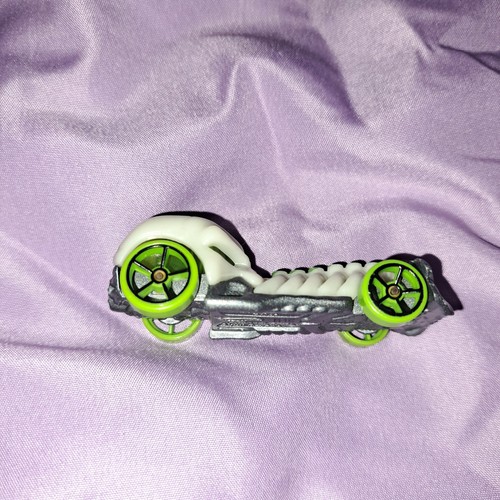 lose - Hot Wheels Street Beasts - Skull Crusher R1186 Maßstab 1:64 Die-Cast Modell