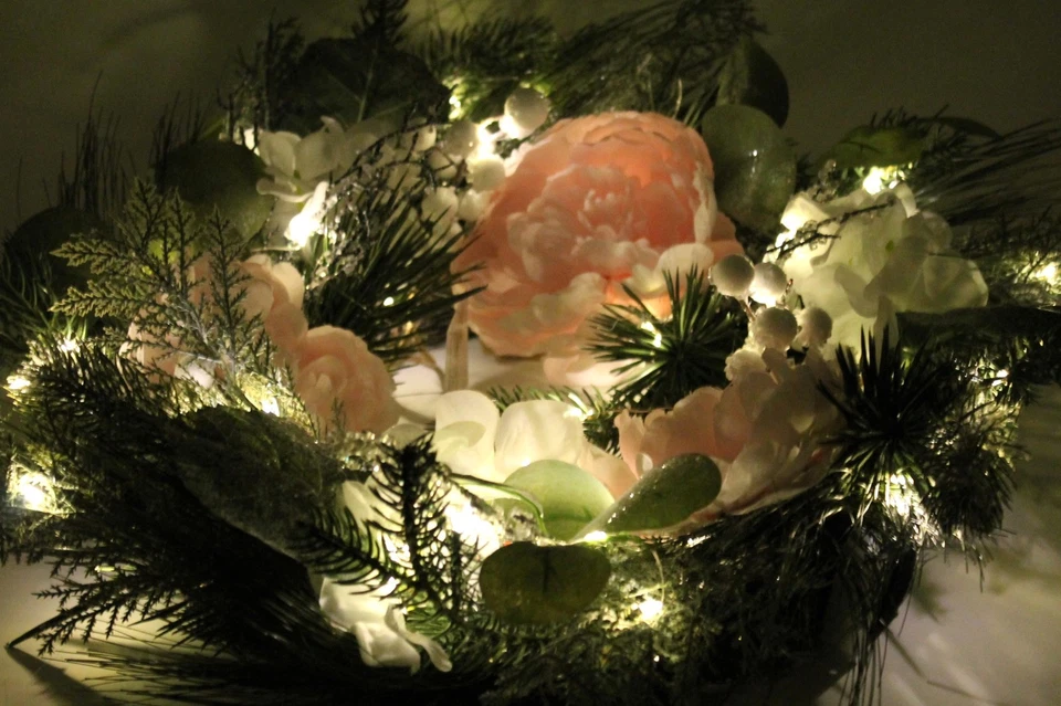 Adventskranz Türkranz Tischkranz mit LED Lichterkette 50 cm Blüten in Altrosa - Bild 2 von 4