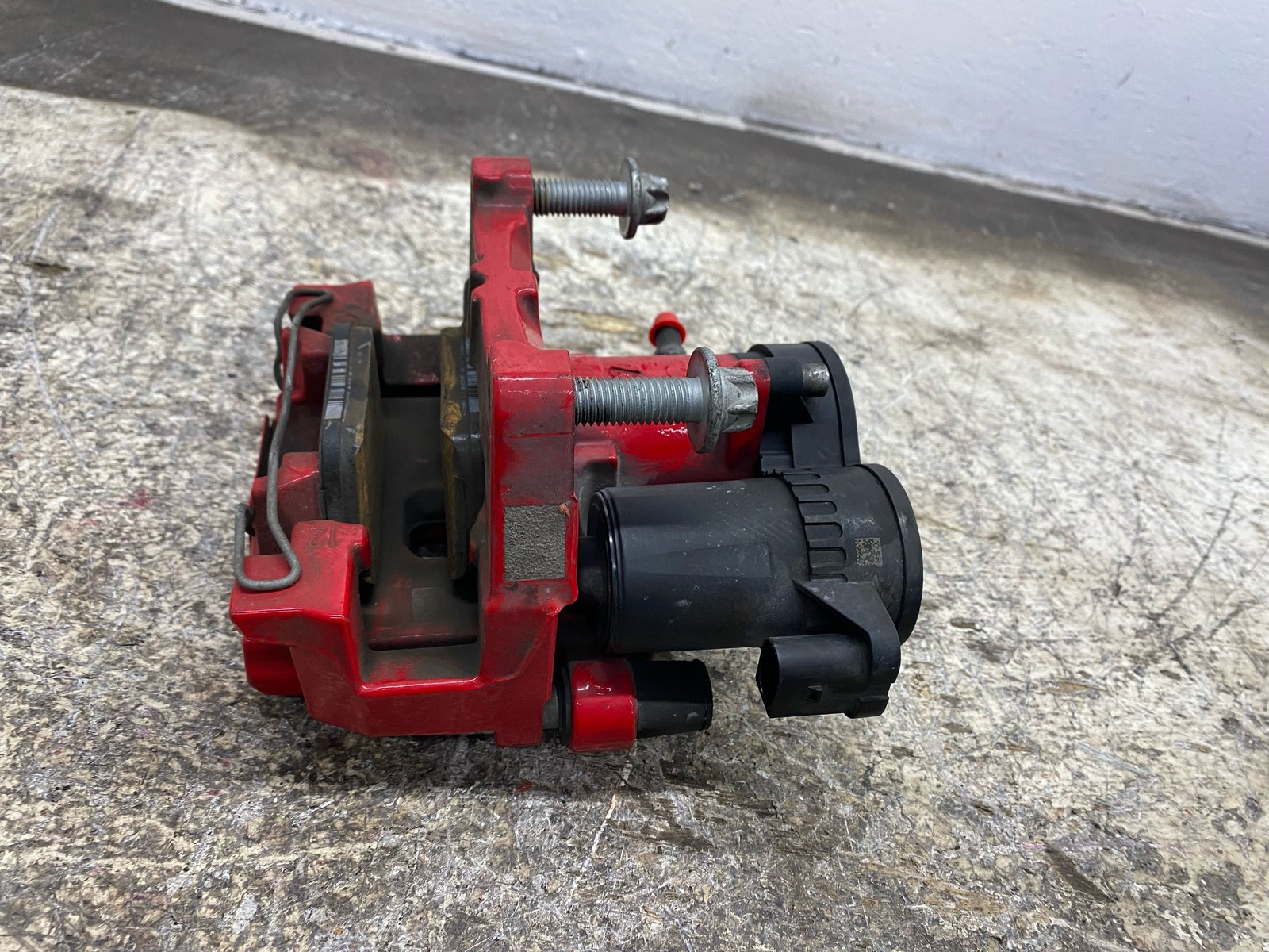 2017-2024 MASERATI LEVANTE REAR RIGHT BRAKE CALIPER RED 06700388370 RED *36K*