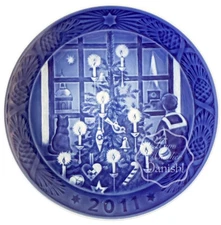 2011 Royal Copenhagen Christmas Plate 7" Santa Claus