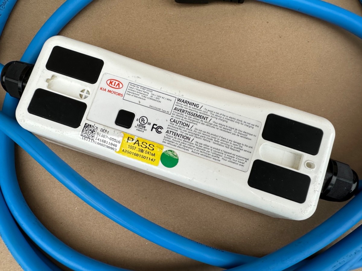 Hyundai EV OEM Vehicle 120V Home Charger Charging Cable Assembly