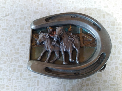 1984 BELT BUCKLE, STEER WRESTLING, RODEO, HORSES, BERGAMOT BRASS WORKS #146