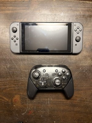 Nintendo Switch V1 HAC-001 2017 Console + JoyCons & Pro Controller
