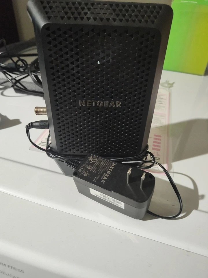 Módem por cable 32x8 NETGEAR CM700-1AZNAS DOCSIS 3.0 para Xfinity de Comcast 1.4gbps Foto 2 de 4