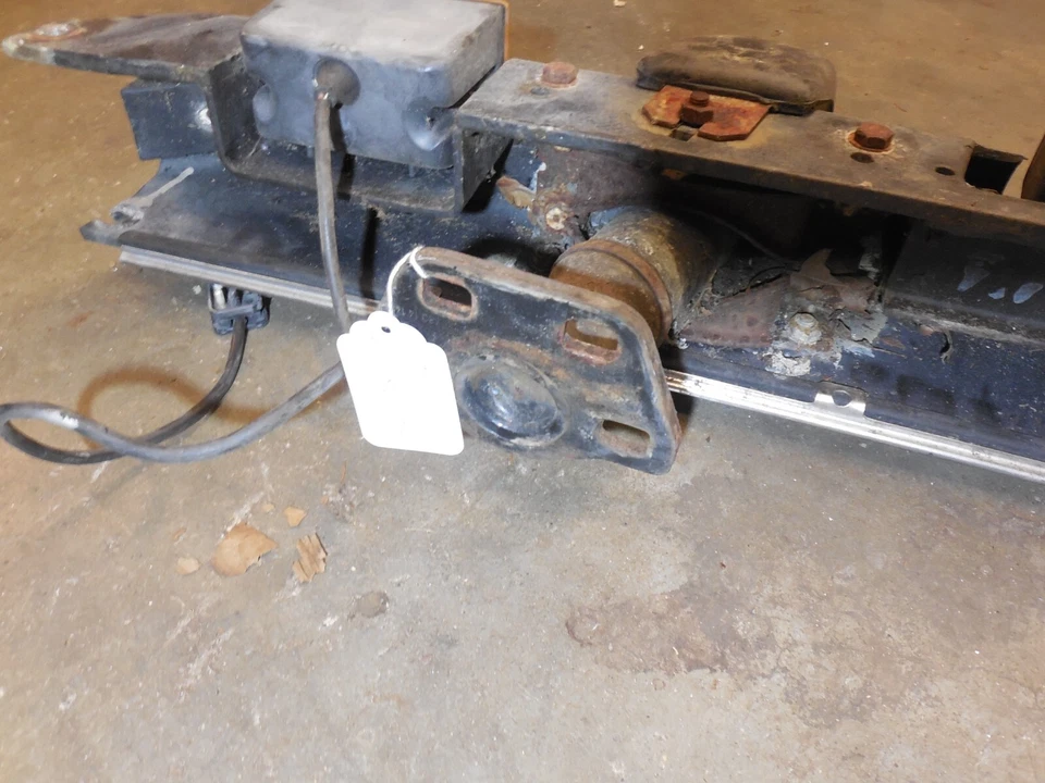 1972-1989 Mercedes-Benz 560SL 380SL Front Bumper Reinforcement Bar 1078801970 - Image 2 of 4