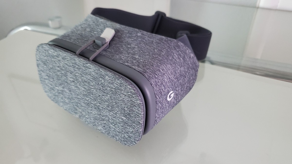 Google Daydream View - VR Headset model D9SHA Controller model
