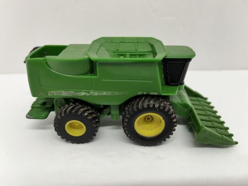Ertl John Deere Combine 1:64 Scale DieCast & Plastic #460CX00 Used - Picture 2 of 14