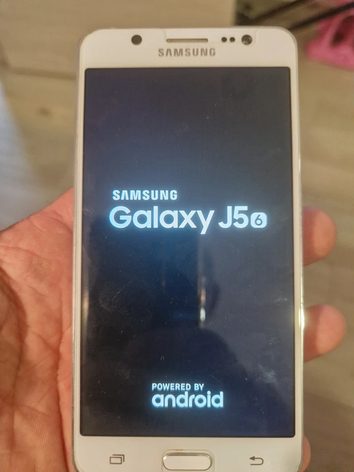 Samsung Galaxy A5 (2016) - 16GB - Bianco(Sbloccato) - Immagine 2 di 4