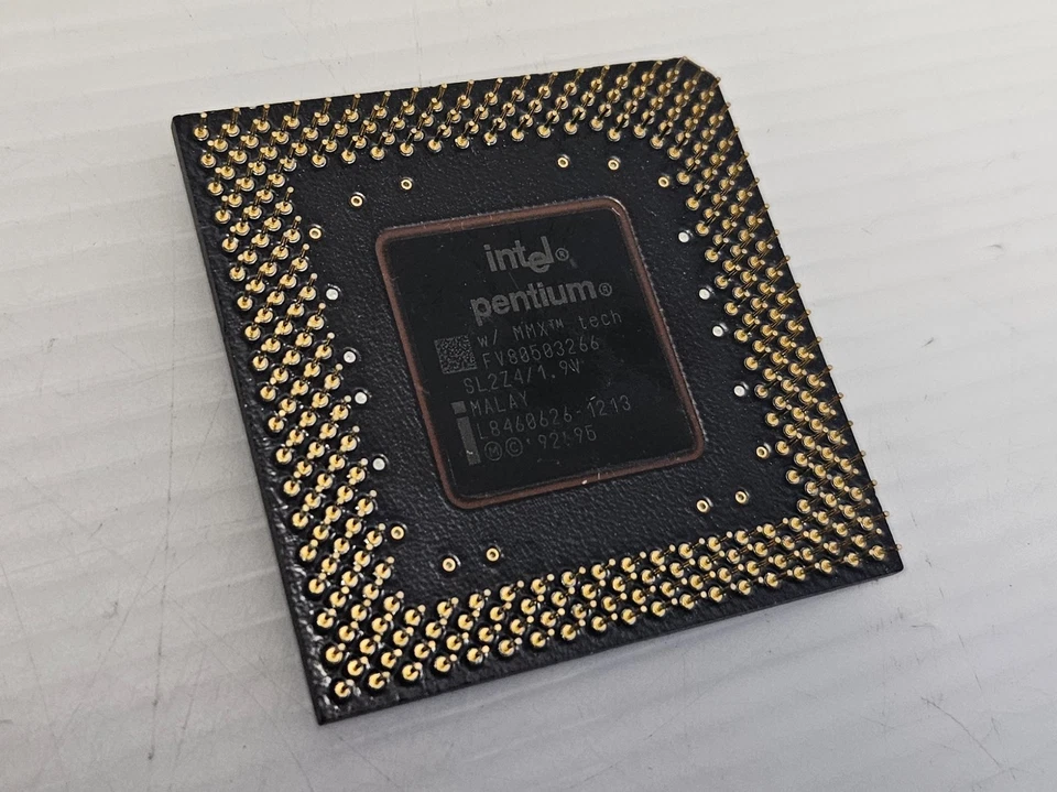 Intel Pentium MMX 266MHz Tillamook, Socket 7, 1.9V, SL2Z4, FV80503266, Working - Image 3 of 4