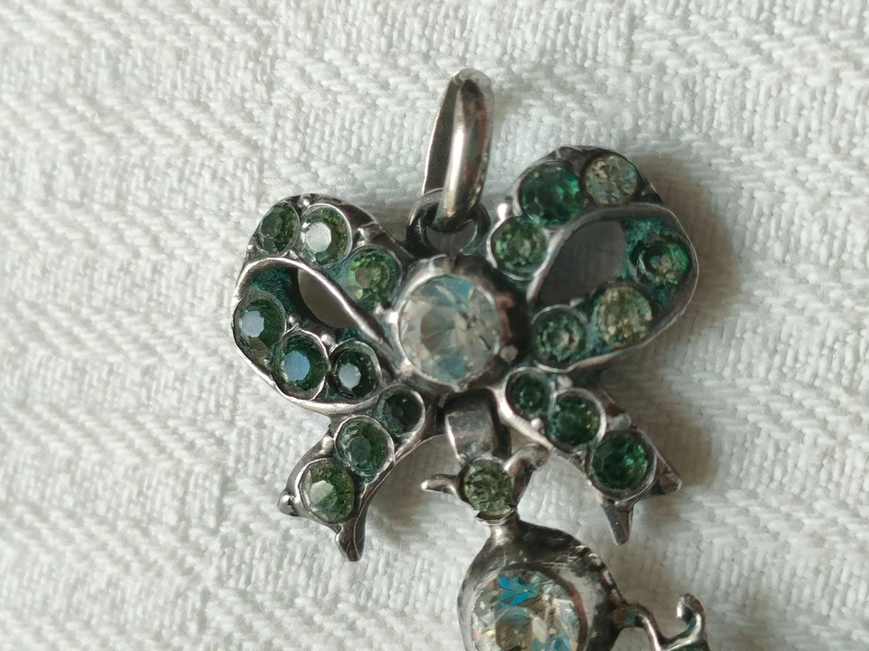 Bijou ancien régional : pendentif , croix , noeud , strass. - Photo 2/4