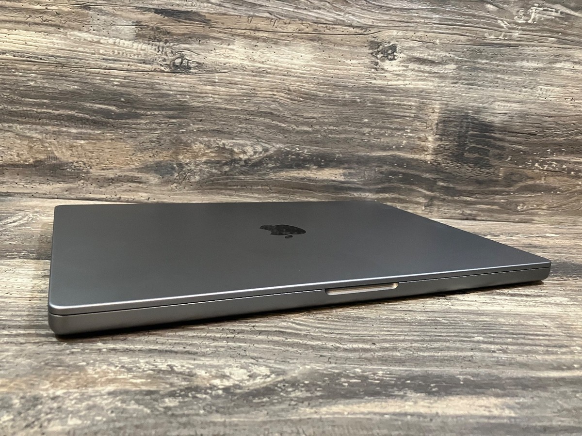 2021 MacBook Pro 16 inch M1 Pro 10 CPU 16 GPU | 32GB RAM 512GB