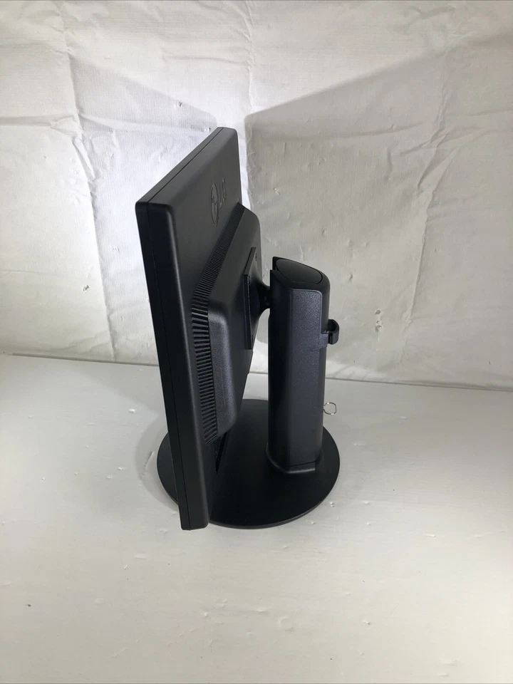 LG Flatron 17 Inch 1280x1024 LCD Monitor L1942PE EL2339 w/ VGA & Power Cord - Image 2 of 3