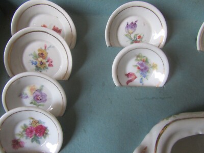 Dinette ancienne pour poupées en porcelaine motifs fleurs