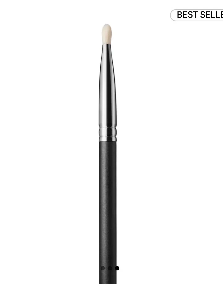 MAC 239 CEPILLO SOMBREADOR DE OJOS SINTÉTICO Cepillo de Maquillaje Foto 2 de 4