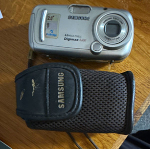 Samsung Digimax A400 Compact Digital Camera 4.0MP 2.7x Zoom Silver Case
