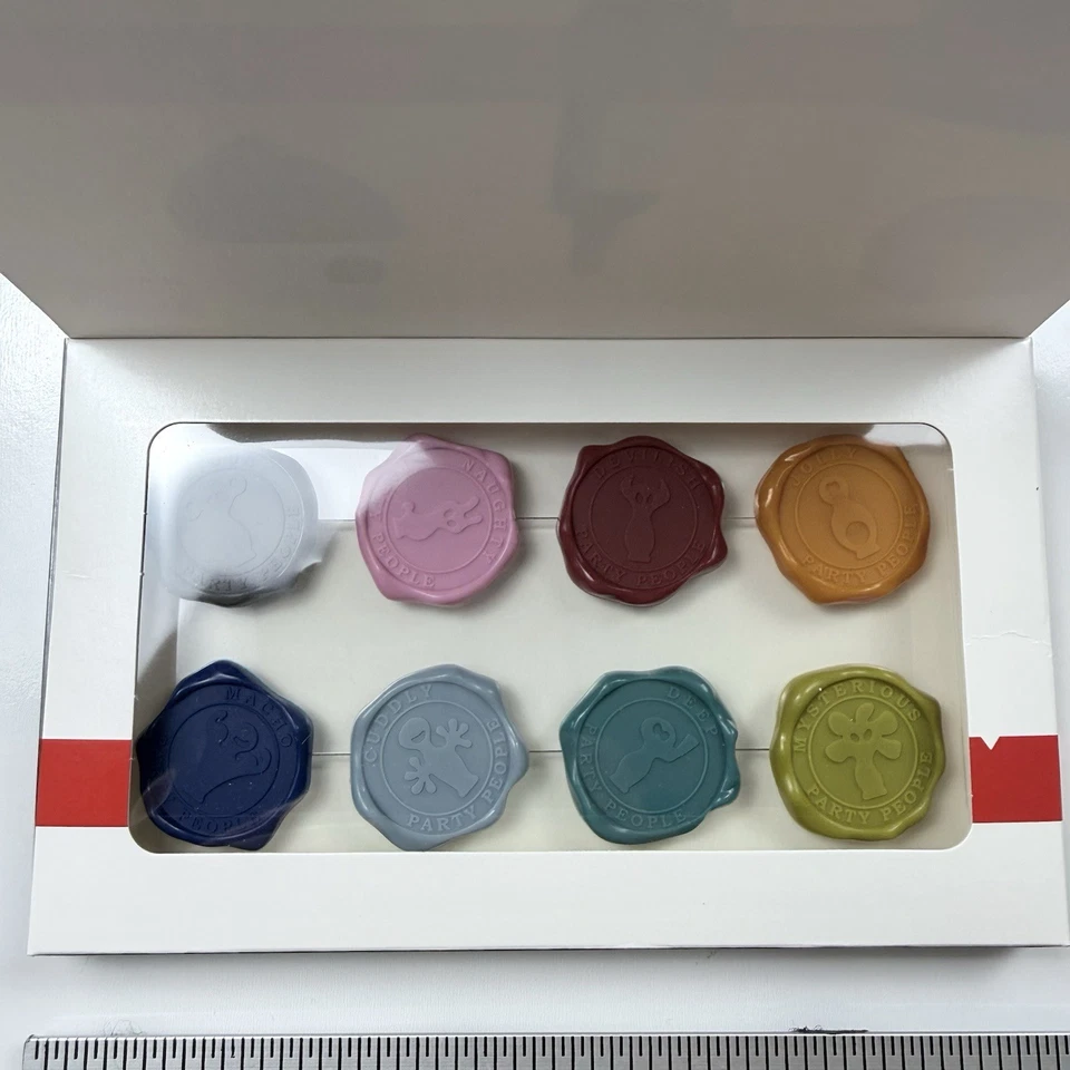 Marcadores de vidrio Vacu Vin fiesta gente clásico conjunto de 8 dijes de bebida nuevo sellado Foto 2 de 4