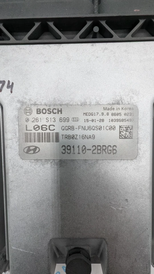 Hyundai Accent Bosch 39110-2BRG6 2015/MEDG17,9,8 ECU 0261S13699 usado Foto 2 de 4