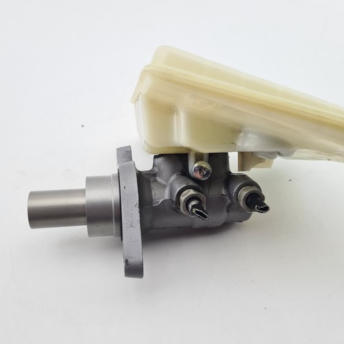 Ford Focus LW Brake Master Cylinder 05/11-08/15 - Picture 2 of 9