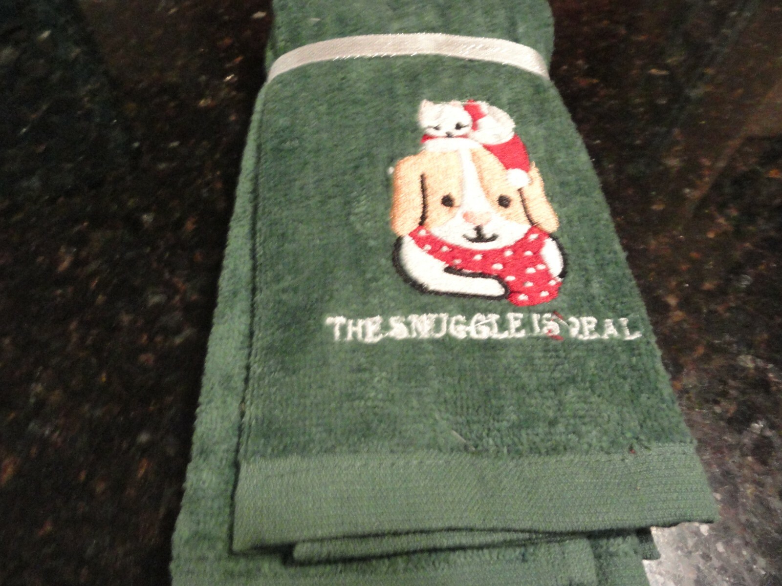 2 New dark green fingertip Towels Puppy & Kitty embroidered The snuggle