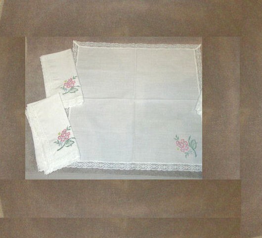 Vtg Floral Embroidered Cloth Napkins Set Of 3 Crochet Lace Cottagecore Tradwife