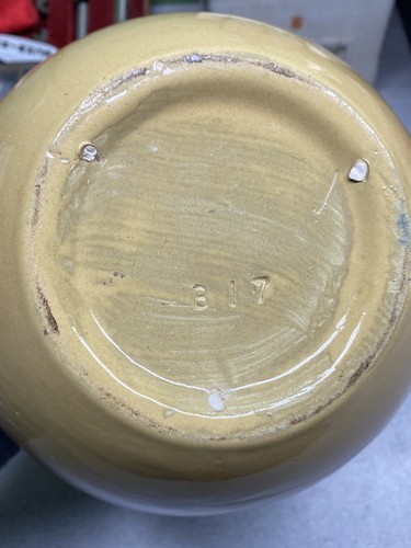 Zanesville Stoneware Co ZSC Form #B17 7"" Vase HTF Ebonello Glasur wie besehen Griff - Bild 11 von 13