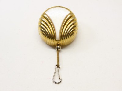 Vintage Signed Avon Retractable Eye Glass ID Card Key Holder Gold Tone D5680