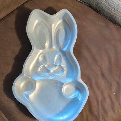 Wilton Easter Bunny Rabbit Cake Pan Silver Aluminum MPN 502-1913 1979