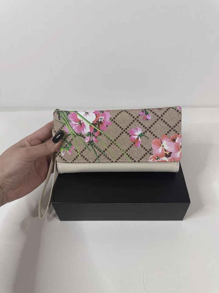 Carteira de couro sintético floral rosa pulseira pré-amada (marca desconhecida) - Imagem 2 de 4