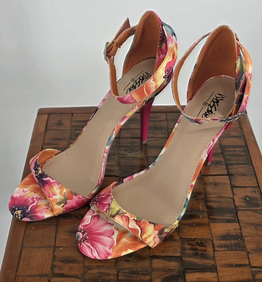 Sandalias florales Mossimo Stiletto punta abierta con cierre de hebilla en el tobillo talla 9,5 Foto 2 de 4
